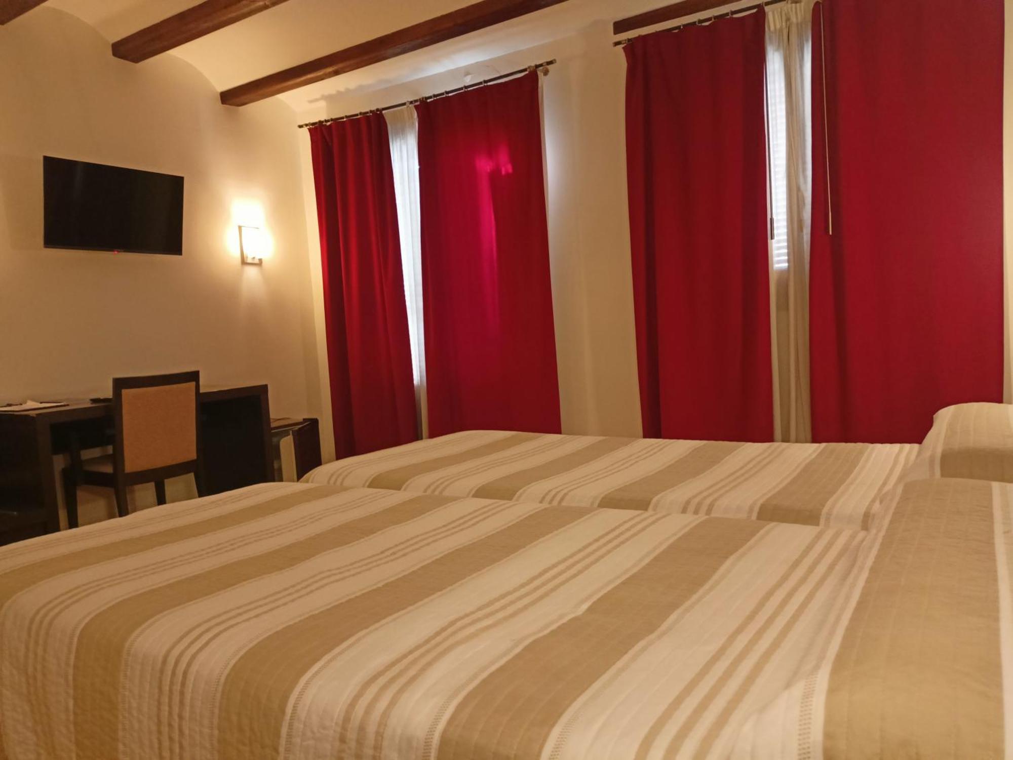 Hotel Rey Sancho นาวาเรเต ภายนอก รูปภาพ